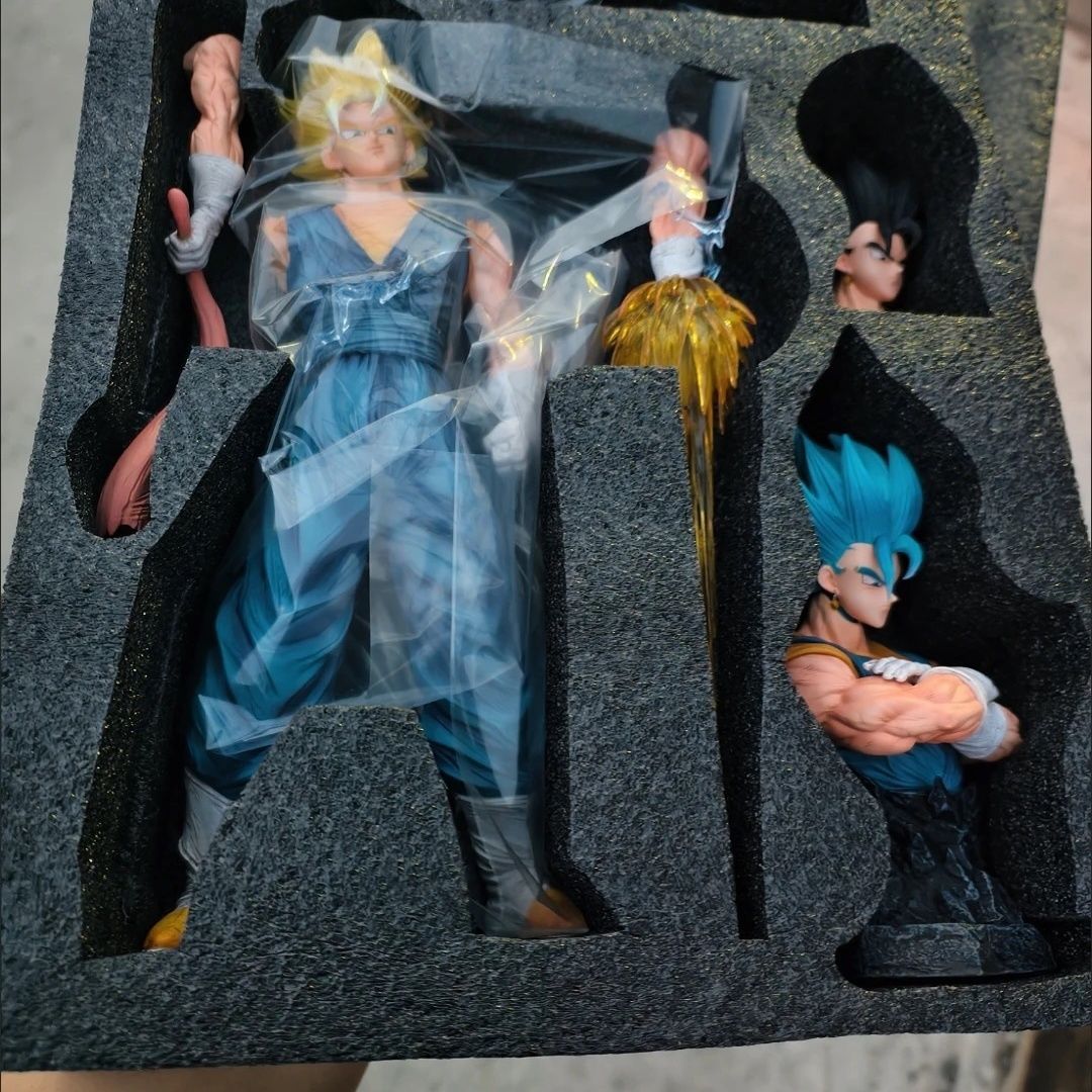 مجموعة شخصيات أنمي محاربين قاب - مراجعة Cosplay Prop Display وسعره